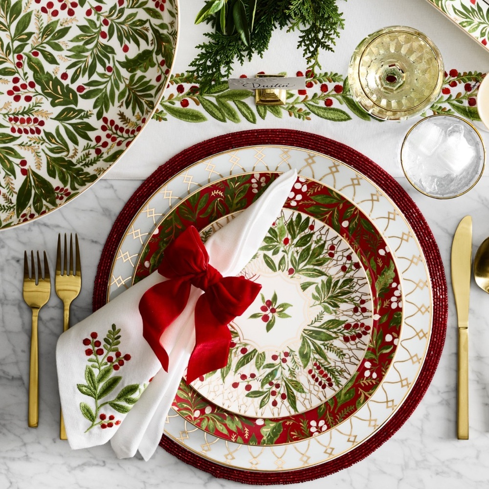 Williams Sonoma Noel Garland Embroidered Cloth Napkins Set - Holiday Christmas